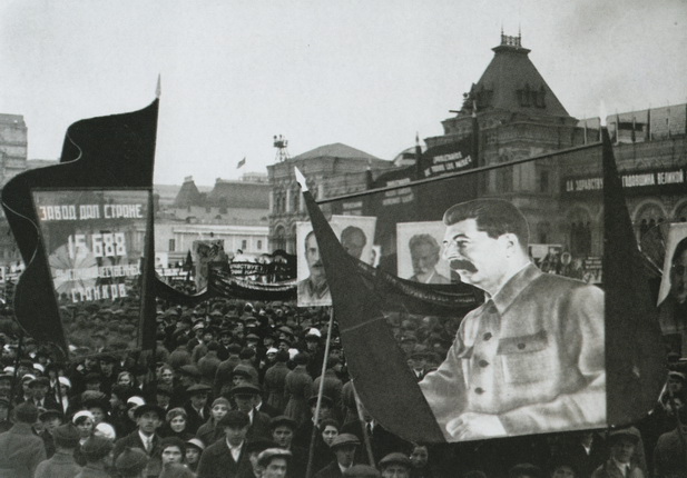 Geogre Petrusov. Red Square demonstration. 1930s. Anastasia Khoroshilova’s collection