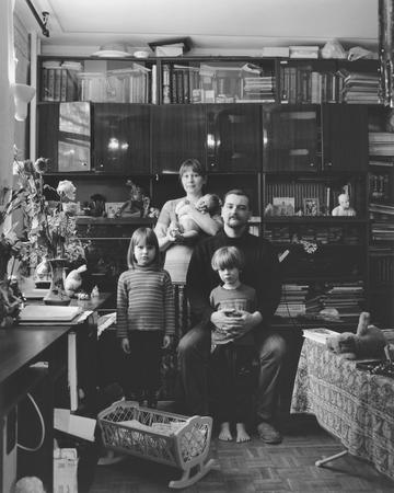 Vladimir Mishukov.
The family of a psychologist.
From a series “The cult of family”. Moscow. 
2003-2005.
The collection of the Moscow House of Photography, author’s collection