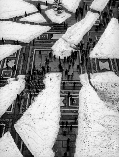 © Марио де Бьязи
Милан, Соборная площадь, 1951