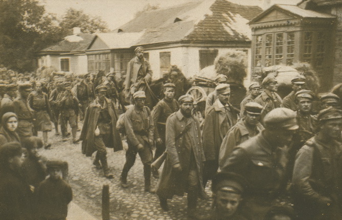 Unknown photographer.
Infantry of the 1st Brigade Polish Legions enters Kowel.
1915.
Polish Army Museum, Warsaw
