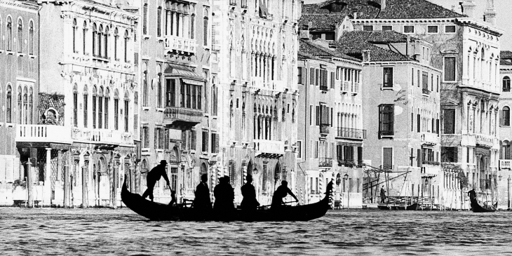 © Gianni Berengo Gardin
Venezia. Il traghetto di San Tomà, 1959 c.