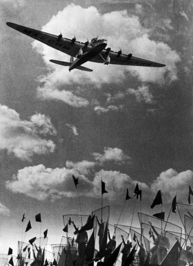 Георгий Петрусов
Самолет «Максим Горький» в полете
1934