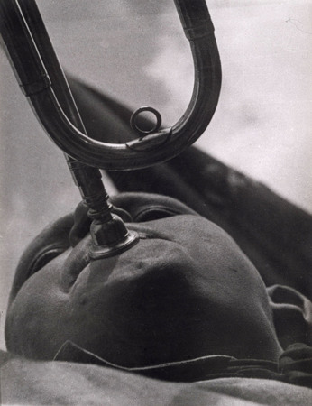Alexander Rodchenko.
Pioneer- trumpeter. 
1930