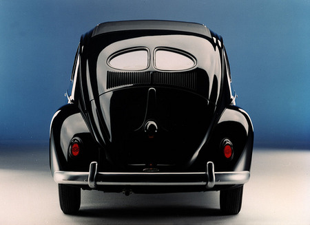 «Жук» с окошком-«крендельком». 
1953. 
Архив Volkswagen AG