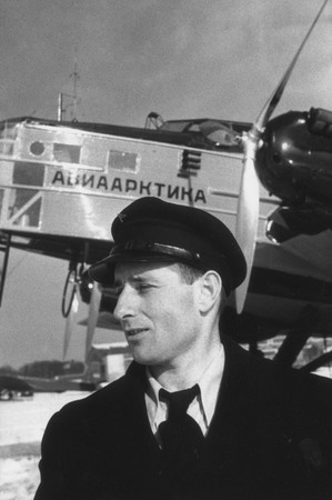 Unknown author.
Izvestia newspaper’s correspondent Vladislav Mikosha at seeing-off expedition to North Pole. 
March 22, 1937. 
Collection of Jemma Firsova-Mikosha