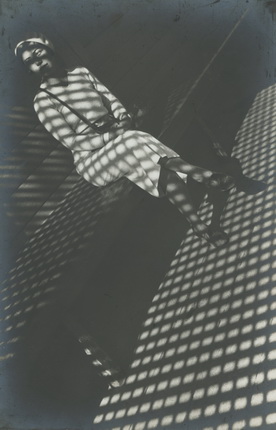 Alexander Rodchenko.
Girl with a Leica. 1934.
Artist’s silver gelatin print.
Collection of Moscow House of Photography Museum / Multimedia Art Museum Moscow.
© A. Rodchenko – V. Stepanova Archive.
© Moscow House of Photography Museum