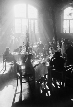 Arkadiy Shaikhet.
Workers' cafe. Rays of light (Kazansky Station Restaurant). 1937.
Silver gelatin print