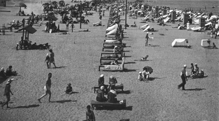 Неизвестный автор.
Пляж. Анапа. 
1960-е. 
Частная коллекция