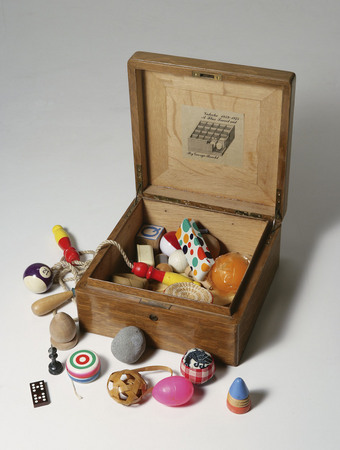 George Brecht.
Valoche. 
1970. 
Edited for Fluxus Editions, New York.
Wood box containing playing plastic and glass balls, with the label designed by George Maciunas. 
Archivio Bonotto, Molvena, Italy