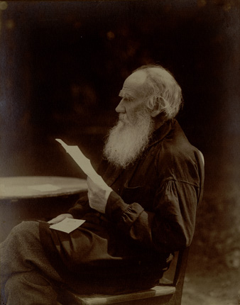 Leo Tolstoy reading a letter. 1910. Kochety.
Photo by Chertkov.
State museum of Leo Tolstoy collection