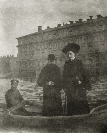B.M. Kustodiev. Bread field. The Pavlovskoye Manor. 1904. Astrakhan State Picture Gallery. P.M. Dogadina