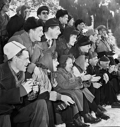 Nikolai Drachinsky.
The high-altitude skating rink in Alma-Ata. Spectators.
1955.
Ogoniok archive