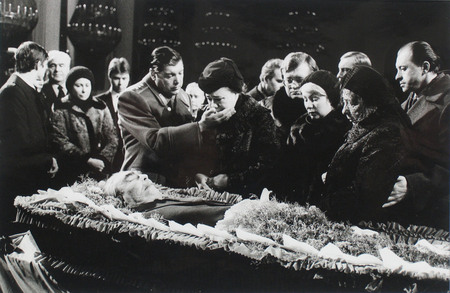 Dmitry Baltermants.
The funeral of Leonid Brezhnev. By the coffin: Jury Churbanov, Galina ana Victoria Brezhnevs. Moscow. 
November, 1982