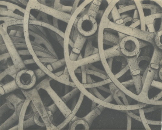 Alexander Rodchenko.
Steering Wheels. From the series “AMO Plant”. 1929.
Artist’s silver gelatin print.
Collection of Moscow House of Photography Museum / Multimedia Art Museum Moscow.
© A. Rodchenko – V. Stepanova Archive.
© Moscow House of Photography Museum
