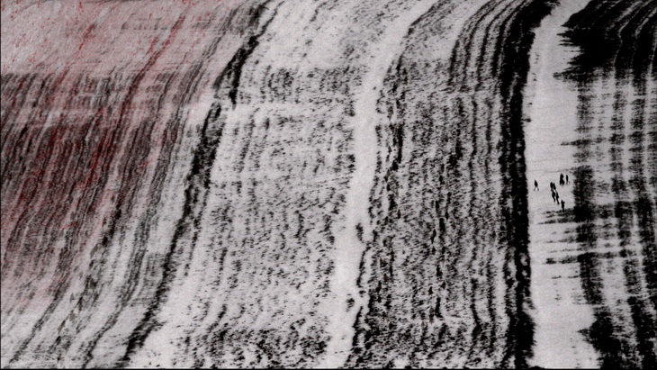Михаль Ровнер.
Без названия 11 (Панорама), 2015.
Жидкокристаллический экран, видео. 108 x 190 x 13,6 см.
© 2015 Michal Rovner/Artists Rights Society (ARS), New York