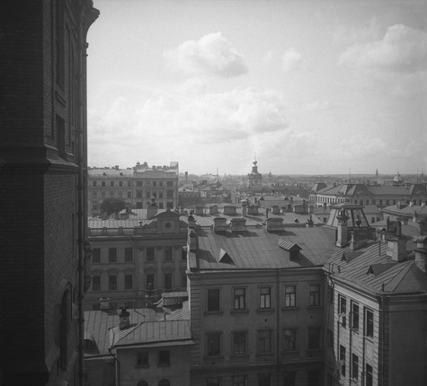 Vladimir Shukhov.
View of Moscow with Barsanuphius Monastery in the distance. Taken from the Central Telephone Station in Milyutinsky Side-Street. 1908.
Stereoscopic photograph	.
The Shukhov Tower Foundation, Vladimir Shukhov’s private archive
