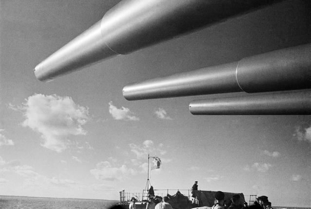 Arkadiy Shaikhet.
Far East Fleet. Guns. 1939.
Silver gelatin print