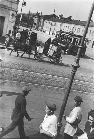 Alexander Rodchenko.
At Myasnitskie gate. 
1932