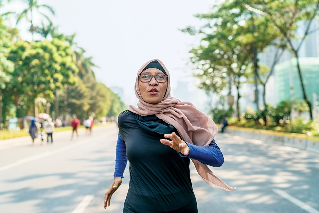 Дэби Сачери (Girlgaze). Руби, победила рак и участвует в марафонах по бегу. Индонезия.
Для проекта Dove #ПокажитеНас (#ShowUs)