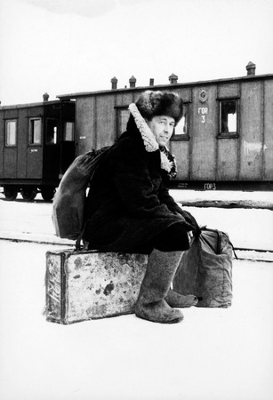 Unknown author.
All clothes from exile times. Arrival to Ryazan.
Winter 1956–1957.
A. Solzhenitsyn family archive