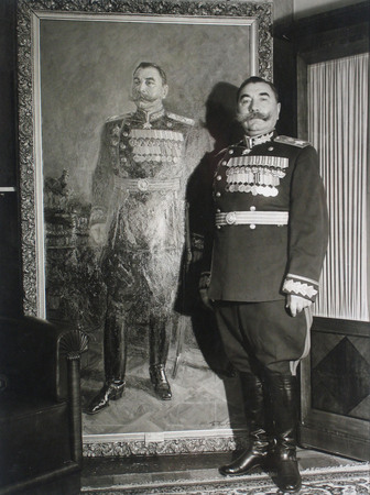 Дмитрий Бальтерманц.
Маршал Семен Буденный у любимого портрета. 
1950-е