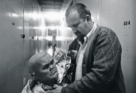 Деннис Хоппер.
Эдвард Кинхольц с манекеном. 
1963. 
Виниловая основа, масло, матовый лак