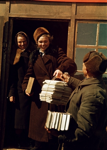 Vladislav Mikosha.
Books for workers of the virgin lands. Kazakhstan, spring 1954.
Digital print.
Collection of Moscow House of Photography Museum