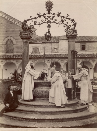 Fratelli Alinari.
Group portrait by a well in the large cloister in the Certosa del Galluzzo.
Florence.
1875-1880