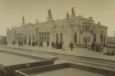 From the album “Building of the Western-Syberian railway”. 2 Class station, Omsk. 1892-1896.
Central museum of railway transport of the Russian Federation.