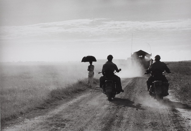 Photograph by Robert Capa. © International Center of Photography/Magnum – Collection of the Hungarian National Museum