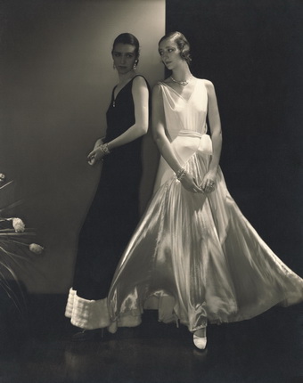 Edward Steichen.
Marion Morehouse and unidentified model wearing dresses by Vionnet.
1930.
Courtesy Condé Nast Archive.
© 1930 Condé Nast Publications