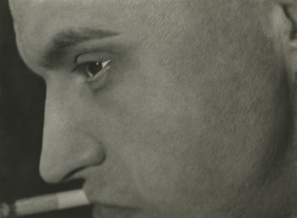 Eleazar Langman.
Alexander Rodchenko with a cigarette. 1930.
Author's silver gelatin print.
Private collection, Moscow