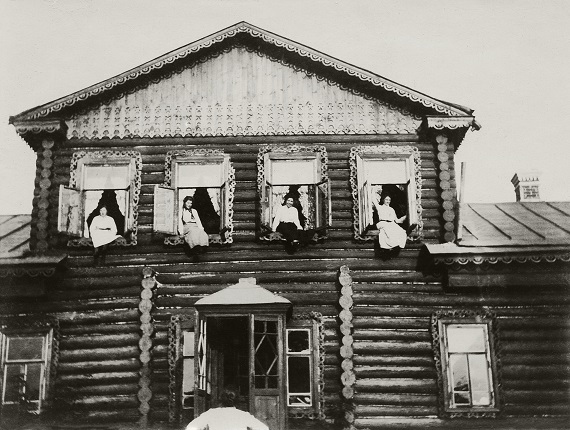 B.M. Kustodiev. In the Pavlovskoye Manor. The Summer of 1904.
Astrakhan State Picture Gallery. P.M. Dogadina
