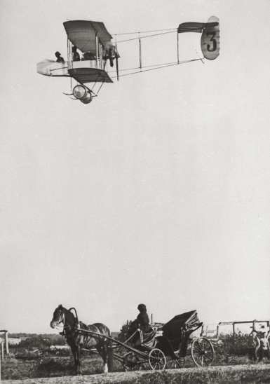Неизвестный автор
Биплан «Форман» и легковой извозчик на корпусном аэродроме. Санкт-Петербург
1911