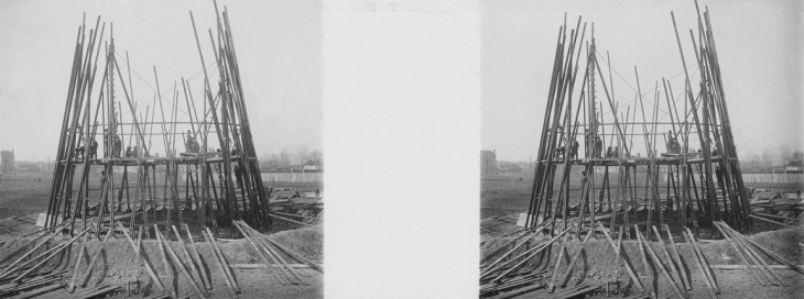 Vladimir Shukhov.
Construction of water-tower engineered by Vladimir Shukhov. The height of the tower is 25.6 metres. The tank’s capacity is 600,000 litres. Nikolaev, Ukraine. 1905.
Stereoscopic photograph.
The Shukhov Tower Foundation, Vladimir Shukhov’s private archive