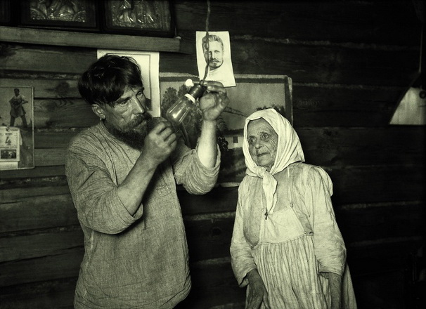 Arkady Shaikhet.
The “Ilyich (Lenin)” Lamp. 1926.
Multimedia Art Museum, Moscow / Moscow House of Photography. Yuri Rybchinsky and Eduard Gladkov Fund