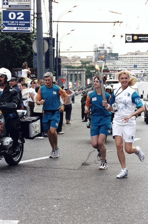 Из серии «3 июля 2004г. Москва встречает Олимпийский огонь»