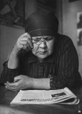 Alexander Rodchenko.
Portrait of the Artist’s Mother. 1924.
Artist print.
Collection of the Moscow House of Photography Museum.
© A. Rodchenko – V. Stepanova Archive. 
© Moscow House of Photography Museum