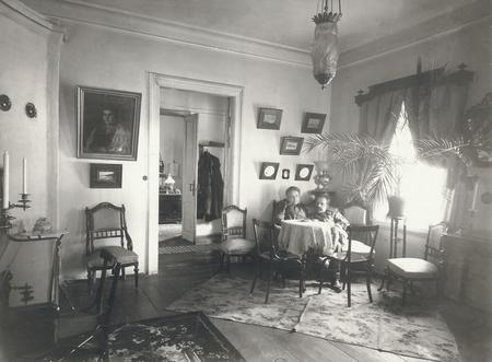 Unknown author.
In a sitting room. Doctor I. I. Kaufman with wife E. N. Kaufman.
About 1910. 
Collection of Kasimovsk museum of regional