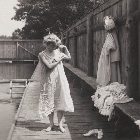 Неизвестный автор.
В дамской купальне № 10. 
1910-е. 
Частная коллекция