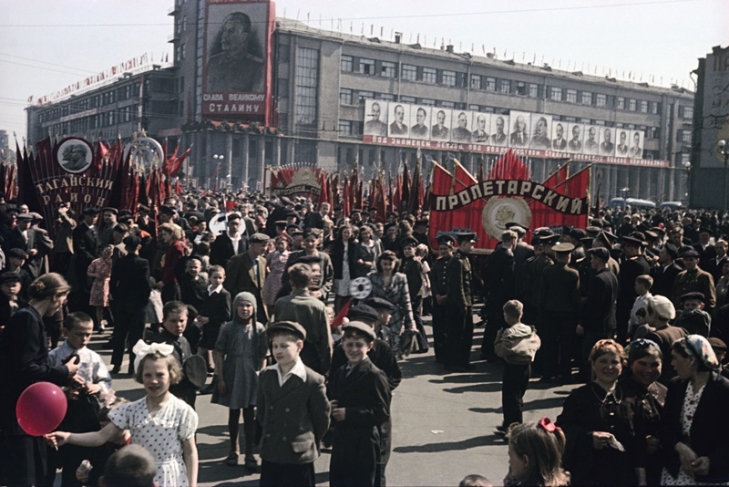 Vladislav Mikosha.
May-Day Demonstration in Moscow. 1948.
Digital print.
Collection of Moscow House of Photography Museum