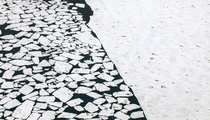 Диана Тафт.
Таяние Арктики, Гренландское море, Северные ледовитый океан, время 16.48, 79° северной широты.
Из проекта «Таяние Арктики», 2016.
Пигментная печать
© Диана Тафт