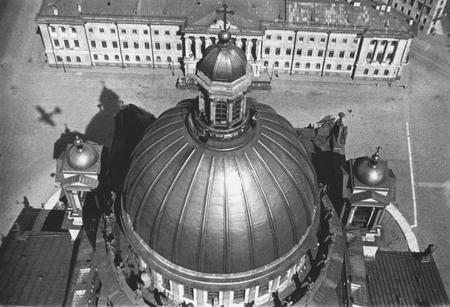 Boris Ignatovitch.
Dome of the Isaakievskiy cathedral. 
1930