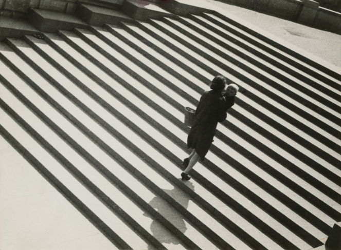 Alexander Rodchenko.
Stairs. 1930.
Vintage Print.
Collection of Moscow House of Photography Museum / Multimedia Art Museum Moscow.
© A. Rodchenko – V. Stepanova Archive.
© Moscow House of Photography Museum