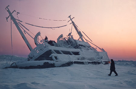 Сергей Бурасовский.
Восточно-Сибирское море. Раздавленное льдами гидрографическое судно «Иней». 
1986