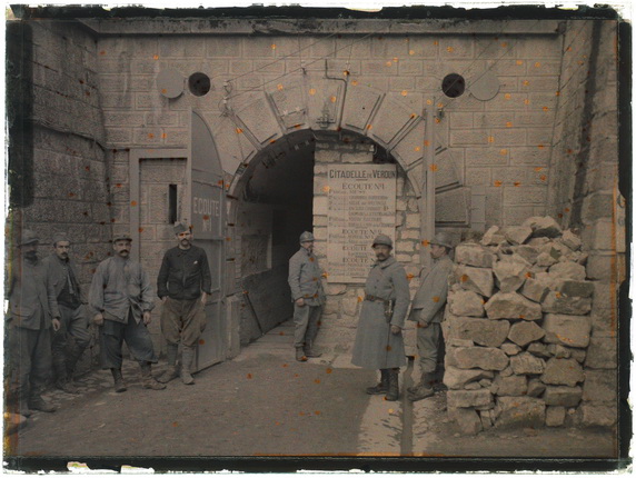 Pierre-Paul Castelnau.
Entrance to the citadel. Verdun, Meuse. 27 October 1917.
ECPAD (Etablissement de communication et de production audiovisuel de la Défense), France