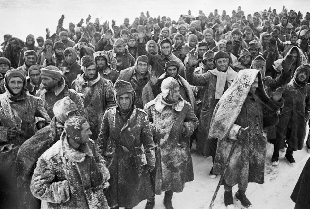 Arkady Shaikhet.
German and Italian prisoners of war. Stalingrad, February 1943.
Family Archives