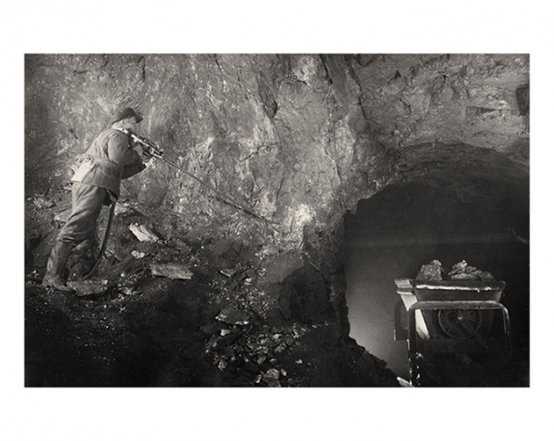 Неизвестный автор
Бурильщик в забое рудника № 3
Норильск, 1944
Цифровая печать
Собрание ГАРФ