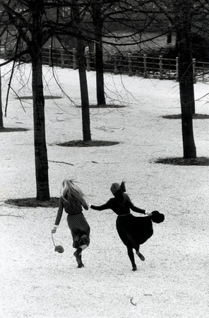 Сибилле Бергеман.
Аннет и Ангела, Берлин. 
1982. 
© by Sibylle Bergemann