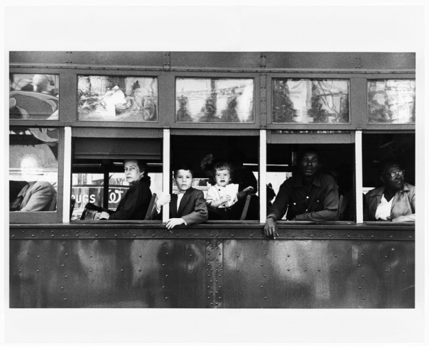 Robert Frank.
Trolley, New Orleans, 1956.
Vintage gelatin-silver print.30,6 x 48,5
Property of the Swiss Confederation, Federal Office of Culture, Bern, on permanent loan at Fotostiftung Schweiz